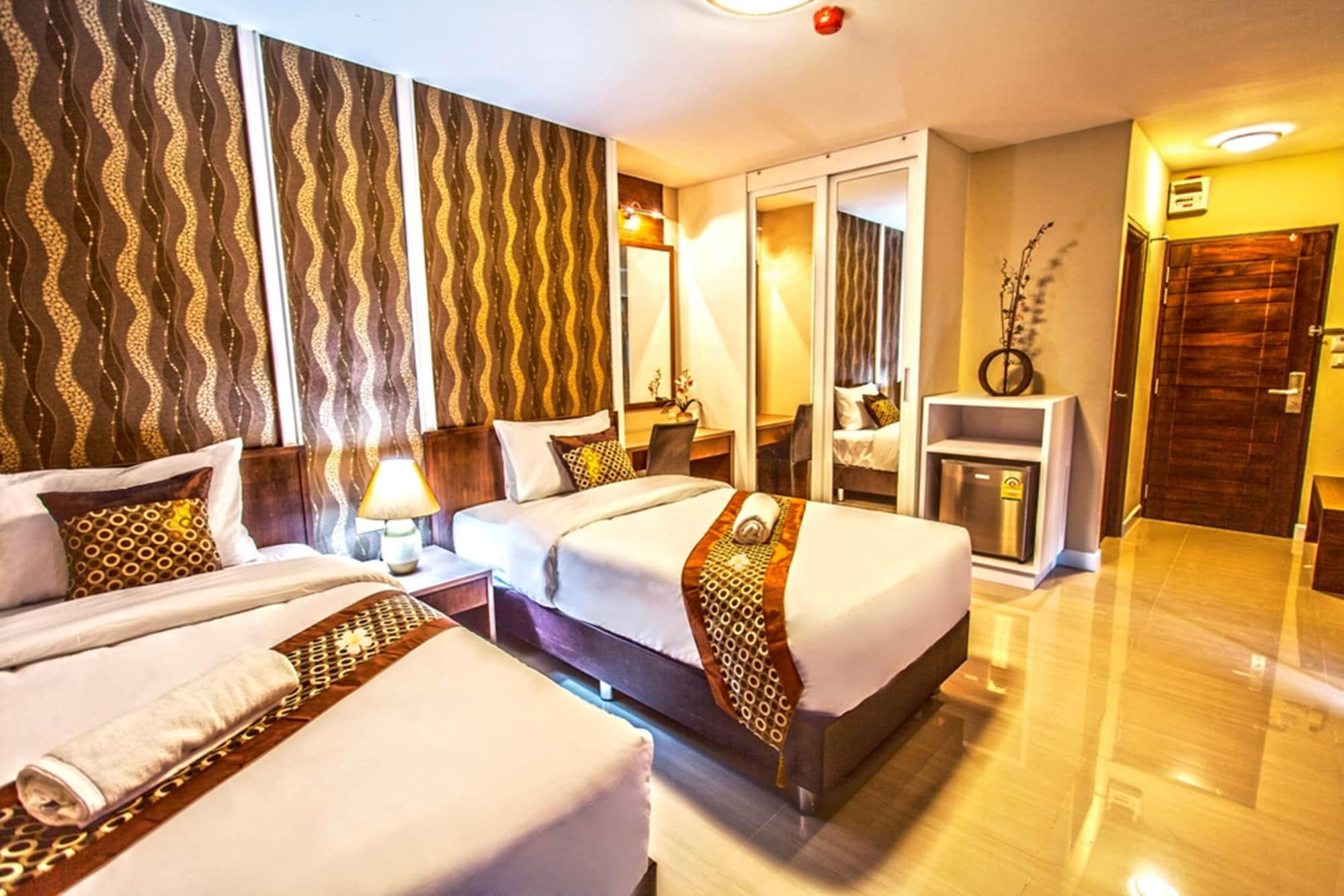 The Aim Sathorn Hotel Banguecoque Exterior foto