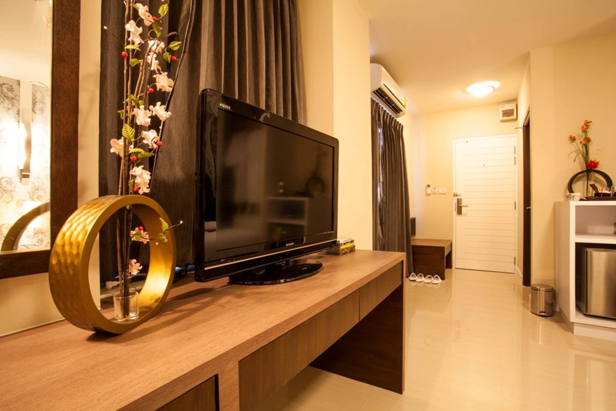 The Aim Sathorn Hotel Banguecoque Exterior foto