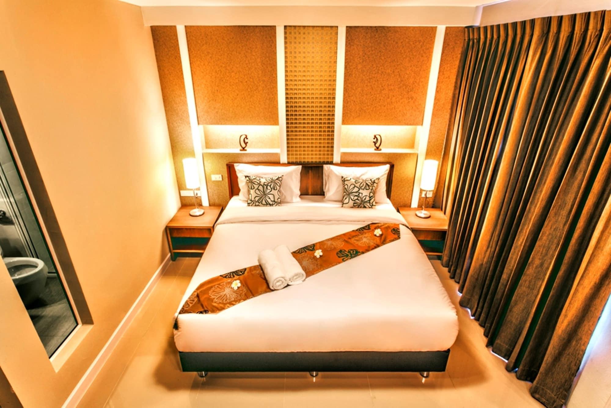 The Aim Sathorn Hotel Banguecoque Exterior foto