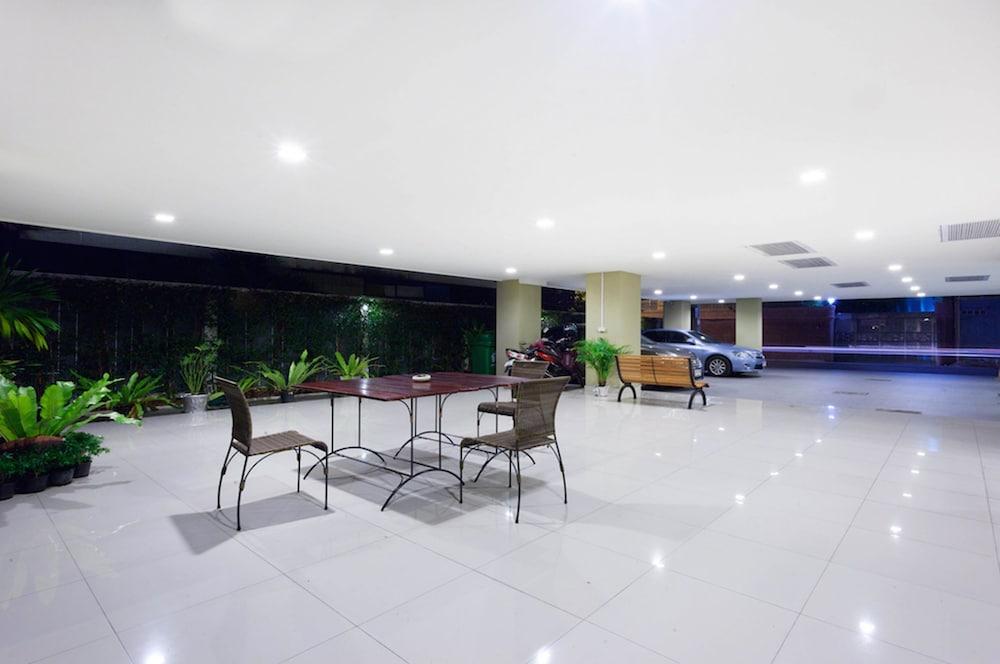 The Aim Sathorn Hotel Banguecoque Exterior foto